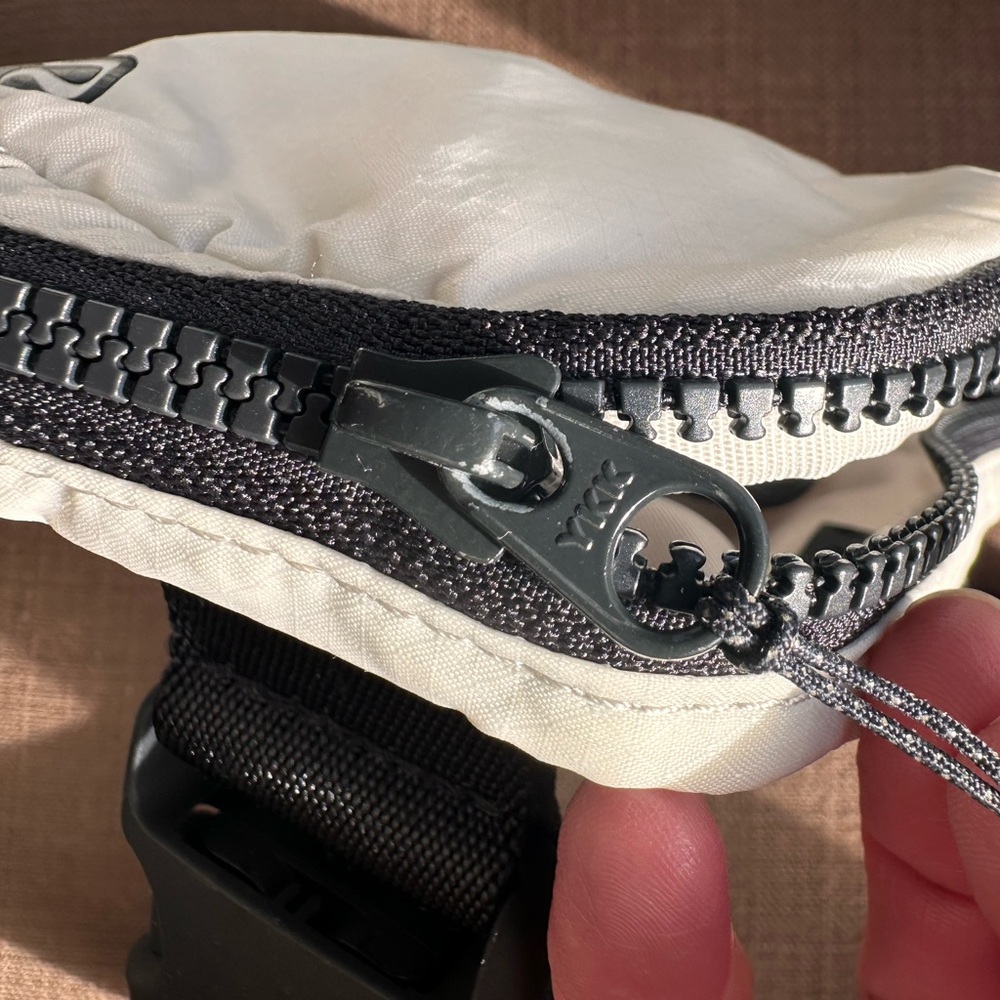 OG Lululemon Everywhere Belt Bag *1L in White Opal/Black - Picture 9 of 9